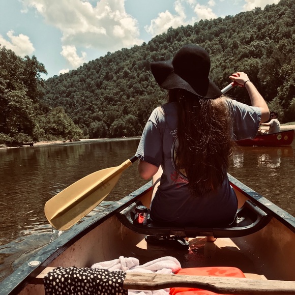 Meet your Posher, taylor ๐๐ผโโ๏ธ - Picture 2 of 6